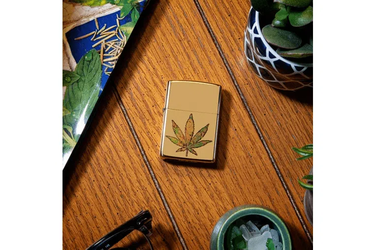 Pot Leaf Fusion Design Zippo 4 Pot Leaf Fusion Design Zippo 2