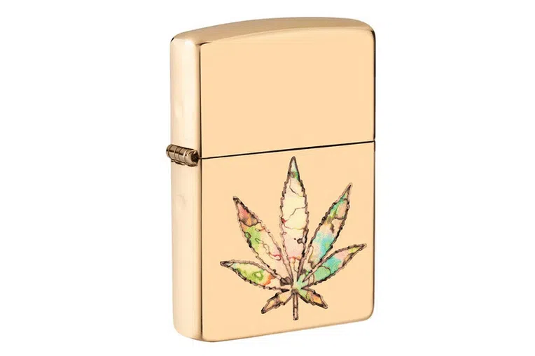Pot Leaf Fusion Design Zippo 3 Pot Leaf Fusion Design Zippo 1