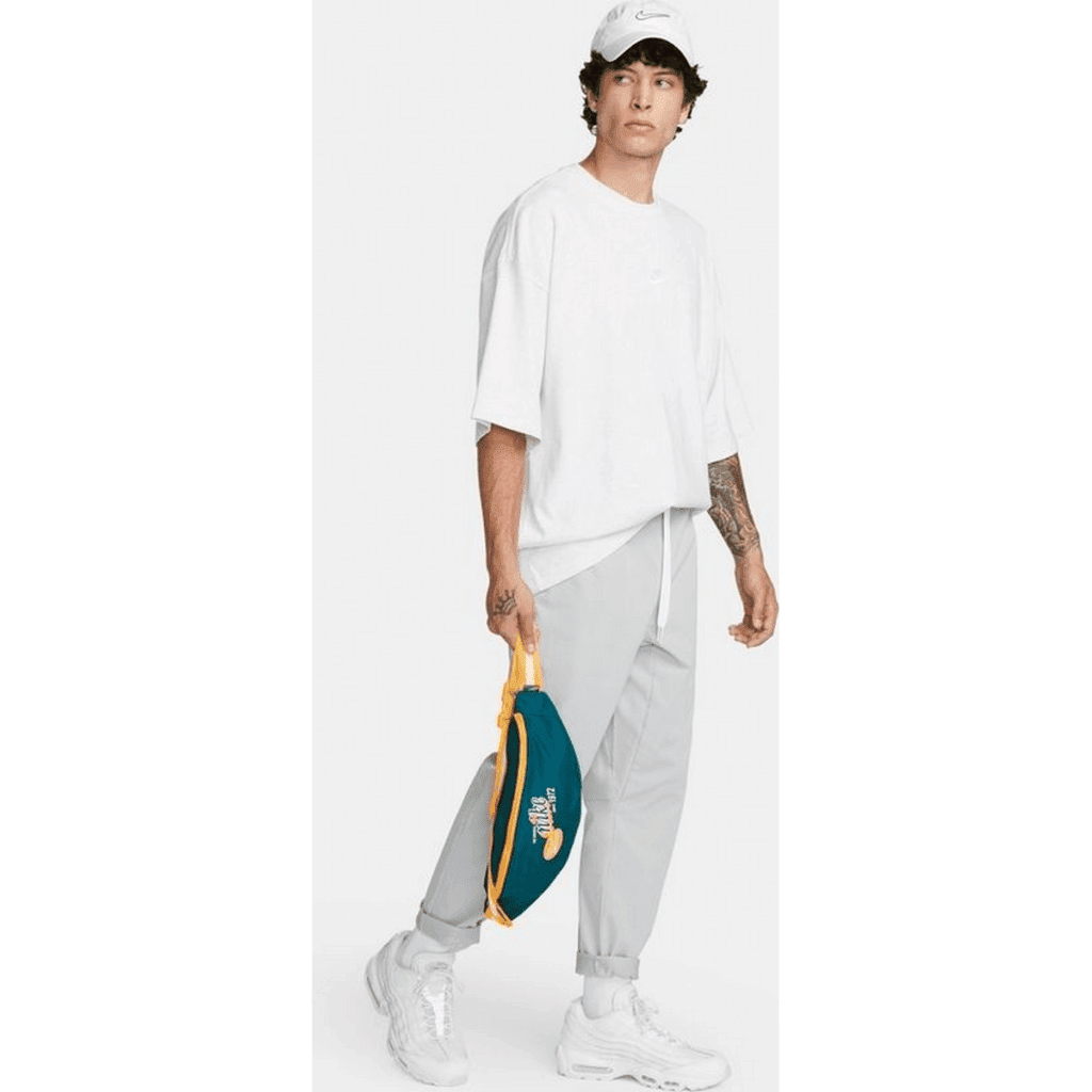 Nike Heritage Waist bag - Candy Store Unisex 7 Nike Heritage Waist bag - Candy Store Unisex 6