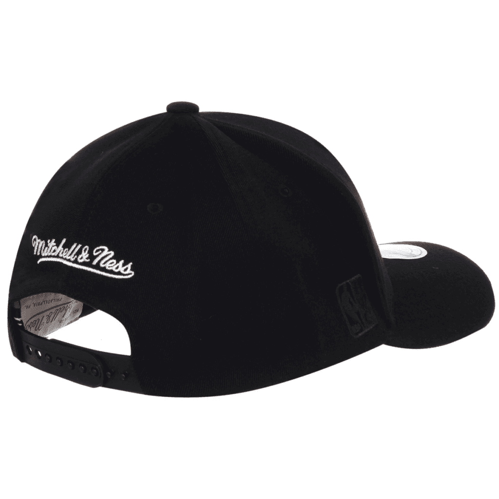 Mitchell & Ness Chicago Bulls Cap Logo 1