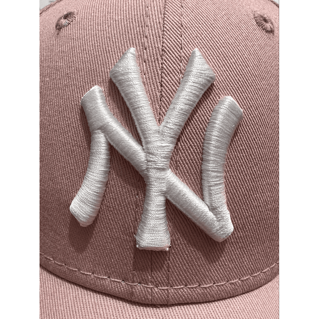 New Era New York Yankees Essential 9Forty 60244716 2 New Era New York Yankees Essential 9Forty 60244716 1